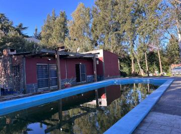 Casa · 110m² · 3 Ambientes · 1 Cochera · Venta Casa con Pileta en Gran Lote La Reja