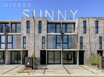 Casa · 127m² · 4 Ambientes · 1 Cochera · Sunny - Tu Casa, Tu Jardín
