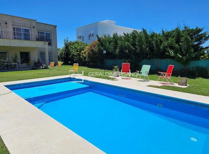 Casa · 180m² · 5 Ambientes · 1 Cochera