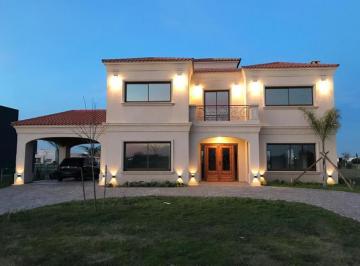 Casa · 335m² · 6 Ambientes · 2 Cocheras · Casa en Terravista