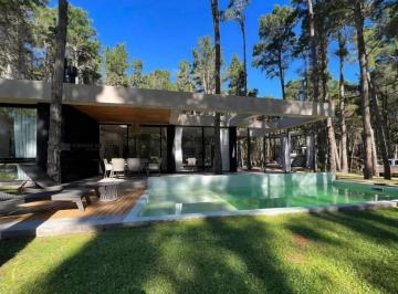 Casa · 213m² · 5 Ambientes · Casa Chalet en Venta en Villa Robles, Pinamar, Costa Atlántica