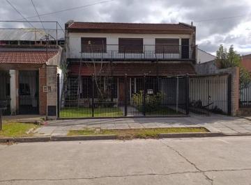 Casa · 100m² · 4 Ambientes · Casa de 2 Dorm. a 200 m. de Av Pte. Peron.