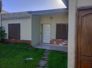 Casa de 3 ambientes, Lomas de Zamora · Casa con Buen Potencial en Amplio Lote