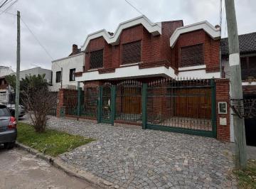 Casa · 280m² · 5 Ambientes · 4 Cocheras · Casa de 5 Ambientes en Venta
