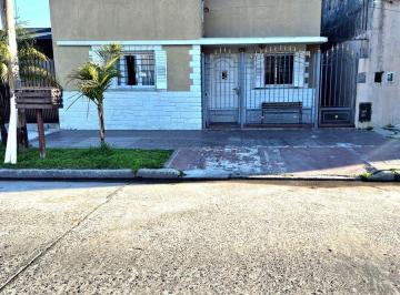 Casa de 3 ambientes, Lanús · Casa de 3 Ambientes con Parque en Venta en Lanús Este