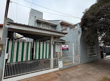 Casa de 6 ambientes, Lomas de Zamora · 2 Casas con 4 Dorm. y 320 m² en Venta en Lomas de Zamora