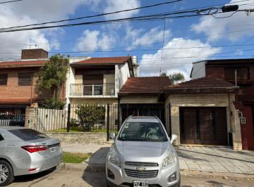 Casa · 166m² · 5 Ambientes · 1 Cochera · Casa en Florida Mitre/este