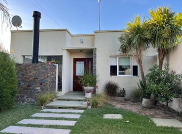 Casa · 100m² · 5 Ambientes · Casa en Venta - 2 Dorm. 1 Baño - 370 m² - Villa Parque Sicardi