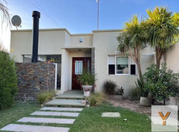 Casa · 100m² · 5 Ambientes · Casa en Venta - 2 Dorm. 1 Baño - 370 m² - Villa Parque Sicardi