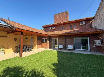 Casa · 170m² · 4 Ambientes · 1 Cochera · Venta Casa 4 Ambientes Martínez Jardín Reciclada