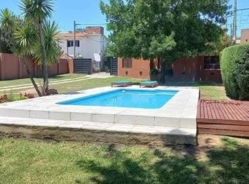 Casa · 203m² · 3 Dormitorios · 2 Cocheras · Casa en Venta en Villa Carlos Paz con Gran Terreno