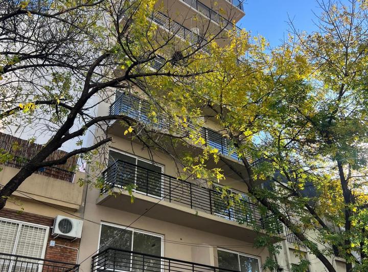 Desarrollo vertical , Flores · Edificio Varela 391