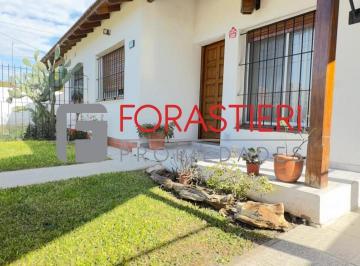 Casa · 234m² · 4 Ambientes · 2 Cocheras · Casa en Troncos del Talar