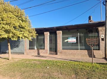 Casa · 213m² · 2 Dormitorios · 1 Cochera · Casa en Venta en Santo Tome