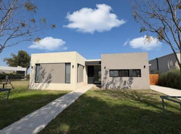 AMN-AMN-4011_2 · Casa en Venta en Santa Emilia - Pilar del Este