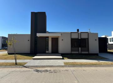 Casa · 160m² · 3 Dormitorios · 1 Cochera · Casa en Campo Chico