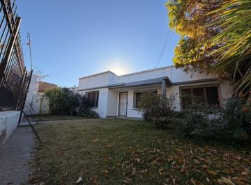 Casa de 3 ambientes, Cipolletti · Alquiler | Casa Amplia de 1 Dormitorio en Cipolletti