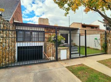Casa de 4 ambientes, Ituzaingó · Chalet en Venta en Ituzaingo Norte