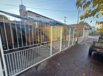 Casa · 197m² · 7 Ambientes · 3 Cocheras · Casa en Venta en Maipu