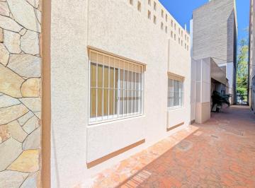 Casa · 70m² · 5 Ambientes · 1 Cochera · Venta Casa de Pasillo 100% Reciclada - Abasto