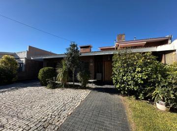 Casa · 372m² · 15 Ambientes · 4 Cocheras · La Mejor Casa de Zona Norte en Marques de Sobremonte con Pileta