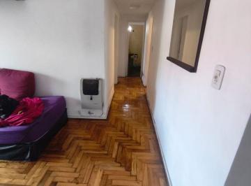 Departamento de 3 ambientes, Monte Castro · Venta de Departamento de Tres Ambientes con Balcón Corrido y Lavadero Independiente en Monte Castro