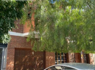 Casa · 416m² · 8 Dormitorios · 1 Cochera · Venta Casa 8 Dorm. Centro de Neuquen