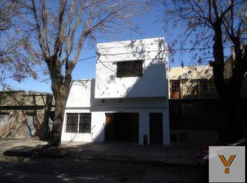 Casa · 200m² · 5 Ambientes · 1 Cochera · Casa en Venta - 3 Dorm. 2 Baños 1 Cochera - 540 m² - La Plata