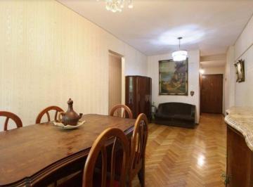 Departamento · 67m² · 4 Ambientes · 1 Cochera · Venta Cuatro Ambientes con Cochera Al Frente