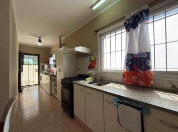 Casa · 115m² · 4 Ambientes · 1 Cochera · Casa 3 Dorm. Amplio Jardin - Tandil