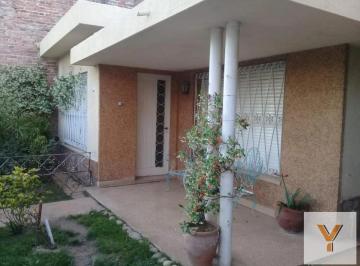 Casa · 260m² · 8 Ambientes · 2 Cocheras · Casa en Venta - 5 Dorm. 5 Baños - Cochera - 300 m² - La Falda, Córdoba