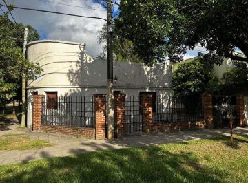 Casa · 118m² · 4 Ambientes · 1 Cochera · Casa a Refaccionar en Venta en Reconquista