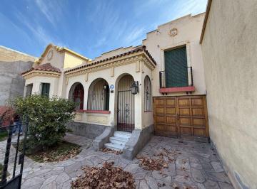 Casa · 451m² · 5 Ambientes · 1 Cochera · Venta Casa 4 Sección Ciudad Mendoza