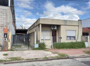 Casa · 150m² · 3 Ambientes · Venta Casa con Galpon Sobre Lote Propio - Castelar