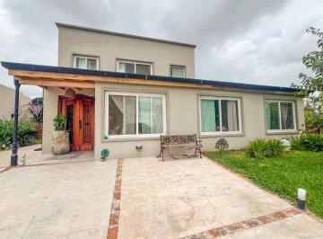 Casa · 212m² · 6 Ambientes · Venta Casa 6 Ambientes Santa Elena Pileta Cava