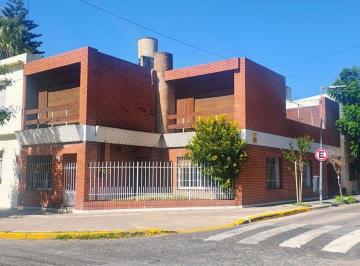 Casa · 177m² · 5 Ambientes · 1 Cochera · Casa 5 Ambientes con Patio Cochera y Terraza