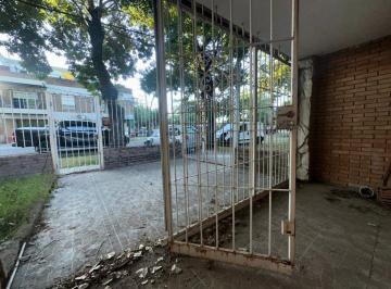 Casa · 130m² · 4 Ambientes · 1 Cochera · Venta Casa a Reciclar en Barrio Belgrano