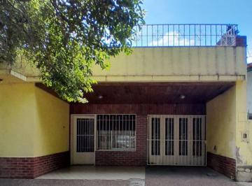 Casa · 192m² · 3 Ambientes · 2 Cocheras · Venta Casa 3 Amb/ Lomas de Zamora/ Oportunidad