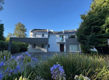 Casa · 207m² · 5 Ambientes · Venta Casa Country Abril El Hipico 5 Amb. Piscina