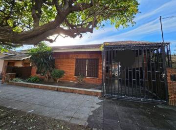 Casa · 210m² · 4 Ambientes · 1 Cochera · Casa 4 Ambientes en Venta en Lomas de Zamora