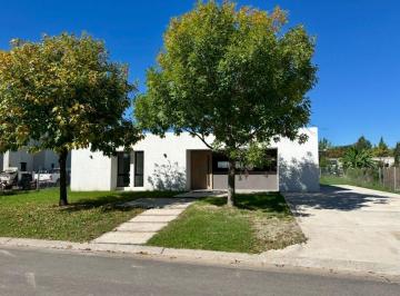 Casa · 131m² · 4 Ambientes · Casa en Venta Area 1 San Sebastián - Pilar, Zelaya