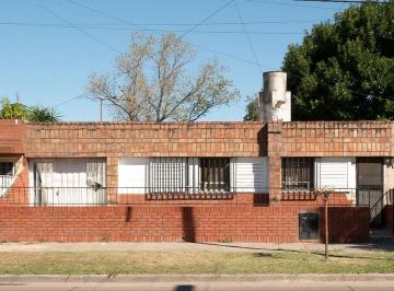 Casa · 92m² · 4 Ambientes · Casa en Venta 3 Dorm. B Industrial - Financia