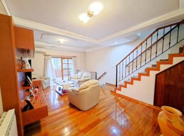 Casa · 176m² · 5 Ambientes · 3 Cocheras · Casa Triplex 5 Ambientes Barrio Naón - Mataderos