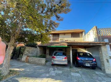 Casa · 203m² · 5 Ambientes · 4 Cocheras · Casa 5 Ambientes en Martínez