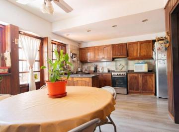 Casa · 230m² · 5 Ambientes · 2 Cocheras · Venta Casa 5 Amb Velez Sarfield Pileta Quincho