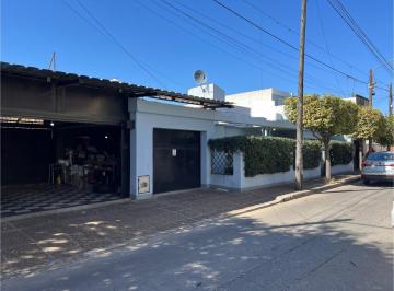 Casa · 300m² · 10 Ambientes · 1 Cochera · Casa en Alto Alberdi