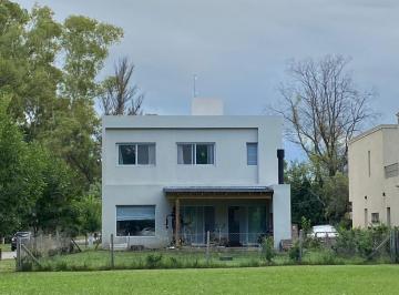 Casa · 160m² · 4 Ambientes · 1 Cochera · Casa Venta 4 Ambientes La Angelica Pilar Permuta