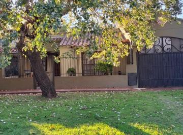 Casa · 91m² · 3 Ambientes · 2 Cocheras · Venta Casa 3 Ambientes Apto Credito