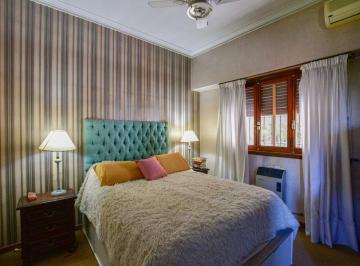 Casa · 165m² · 5 Ambientes · 2 Cocheras · Casas en Venta La Plata
