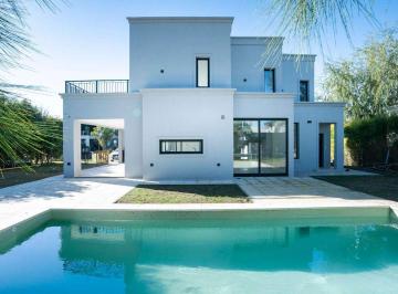 Casa · 230m² · 5 Ambientes · 2 Cocheras · Casa en Venta Barrio Las Golondrinas Hudson